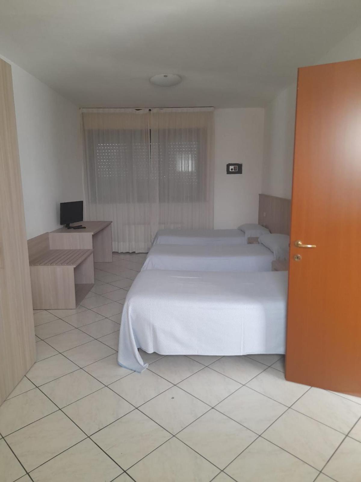 Hotel Residence La Fontana Mariano Comense Exterior photo